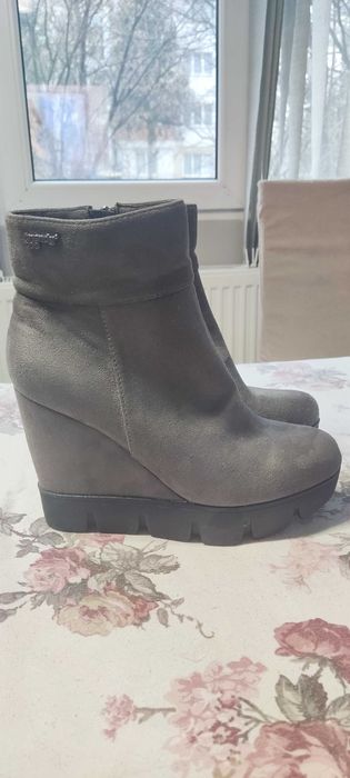 Дамски боти с платформа