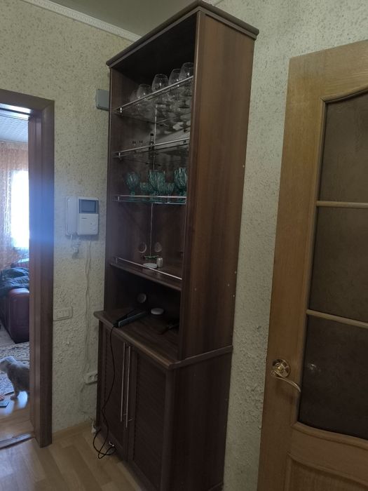 Продам сервант красивый высокий