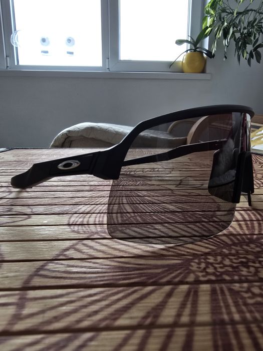Слънчеви очила Oakley Sutro