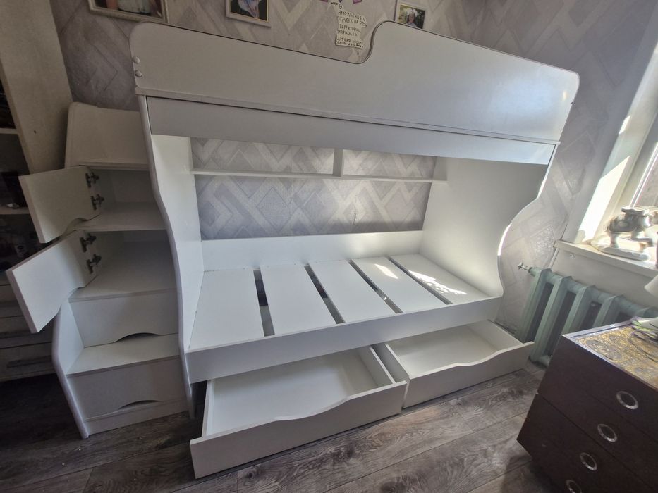 Кровать двухъярусная