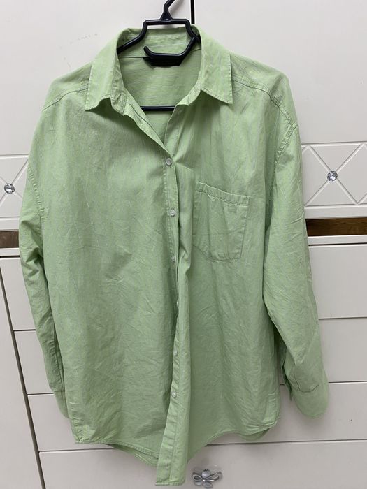 Красивая рубашка Зара в модном оттенке