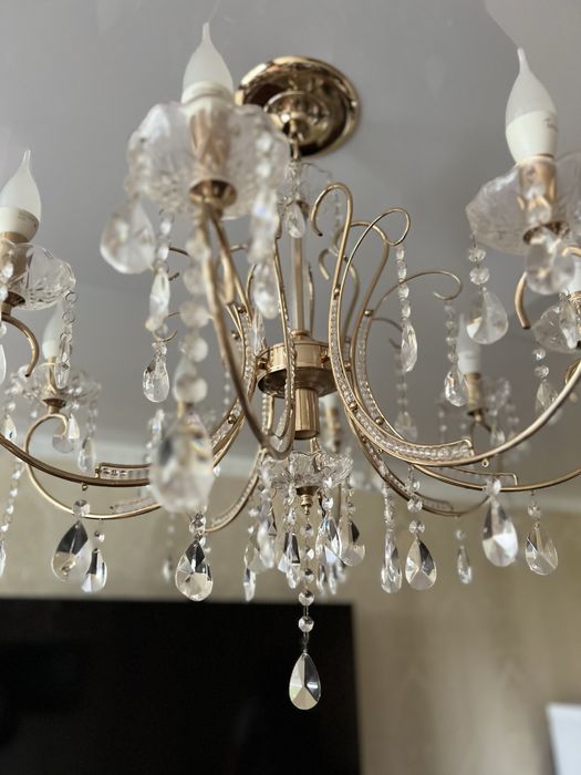 Продам люстру для гостинной