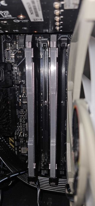 Настолен компютър за игри, Intel i5-14600, RAM 32GB, RTX 2070 Turbo