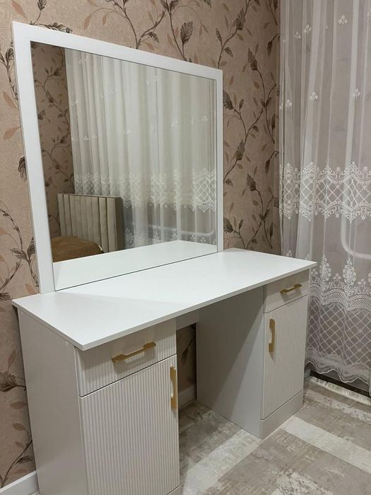 Продается туалетный столик