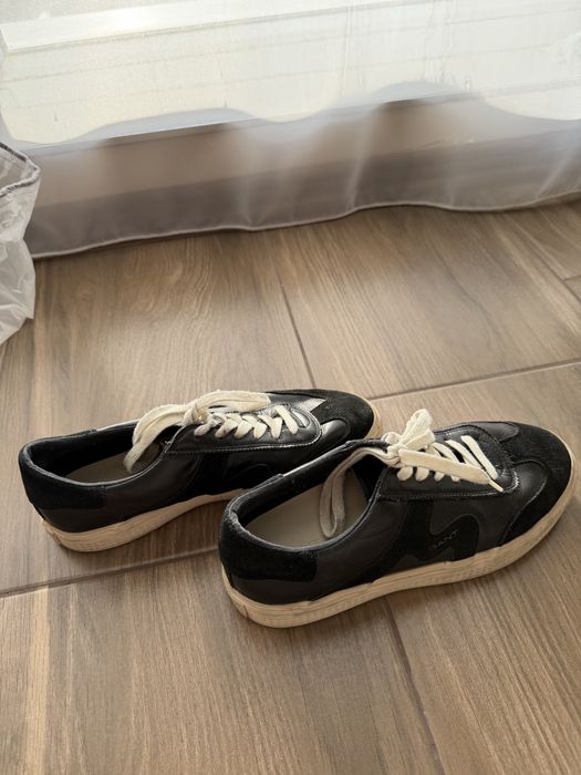 черни обувки gant