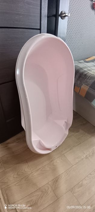 Отдам ванну розовую