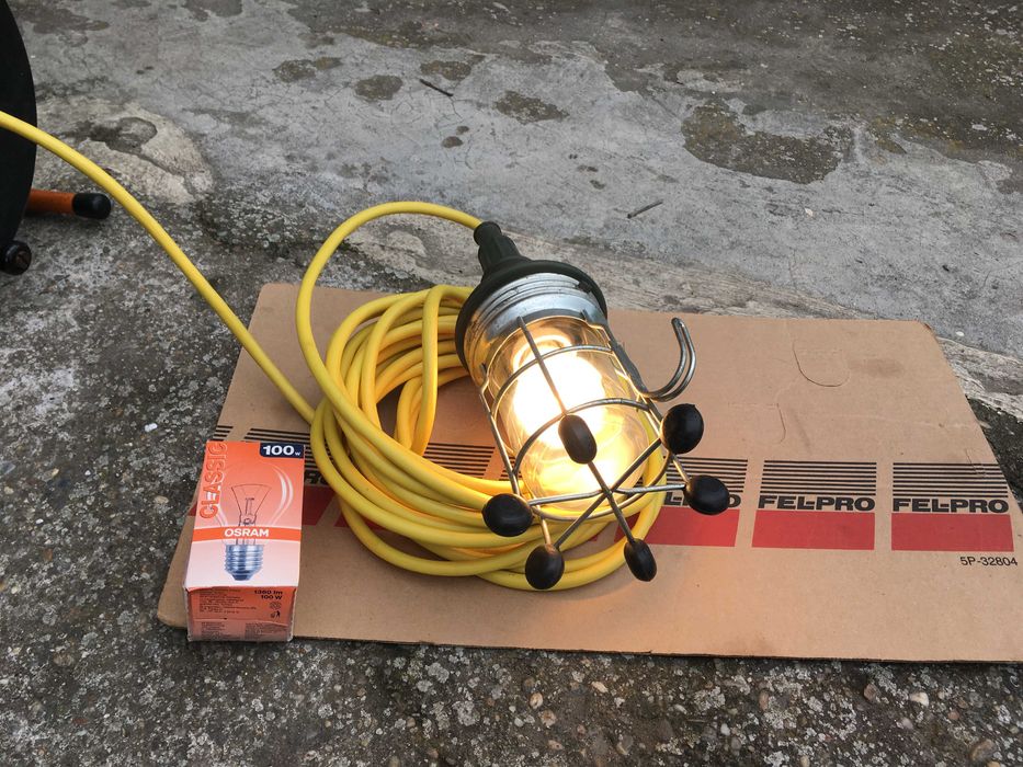 немска , гумирана работна лампа 100 W
