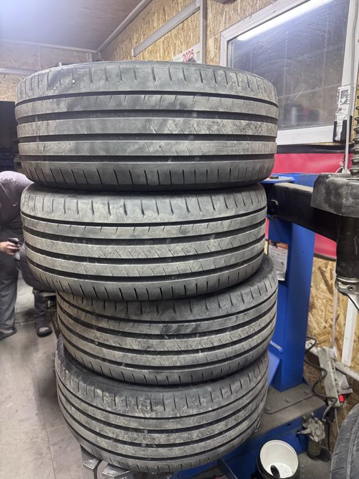Продам резину 235/45/18