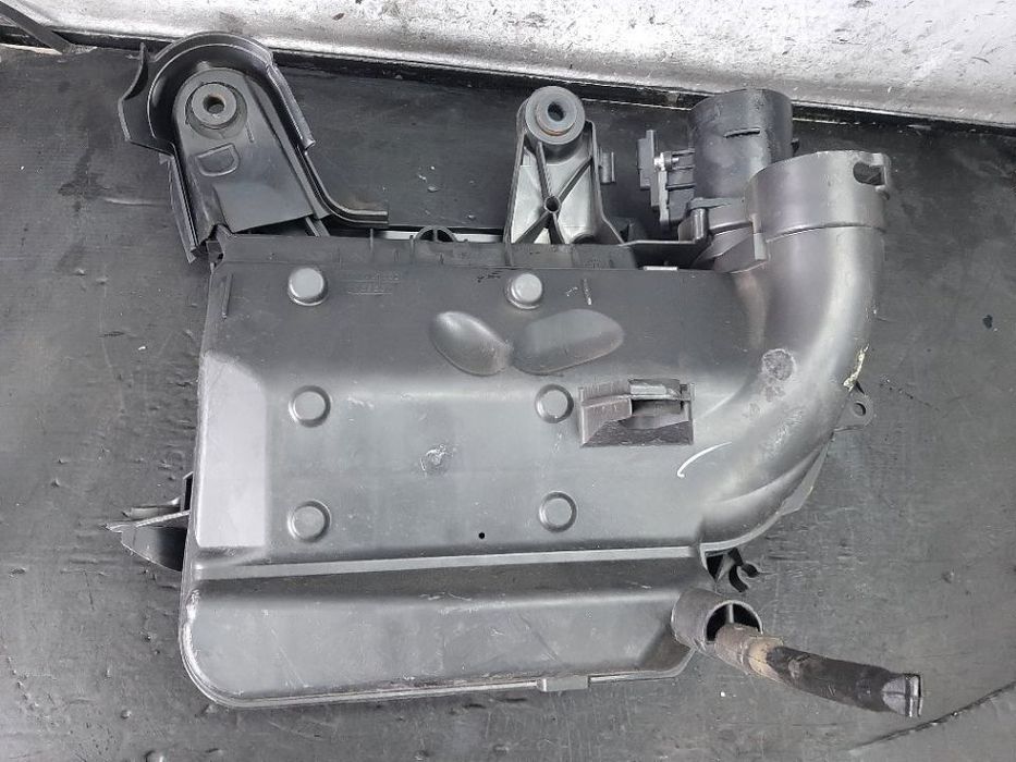 carcasa filtru aer 1.6 hdi  peugeot 206 207 208 2008 citroen c3  9673061080