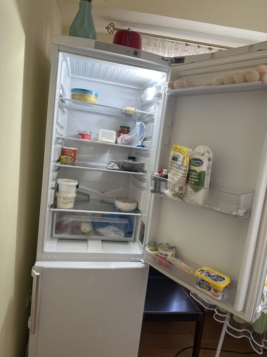 Продам холодильник ariston