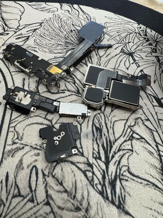 Части за iPhone 15 Pro Max 256gb