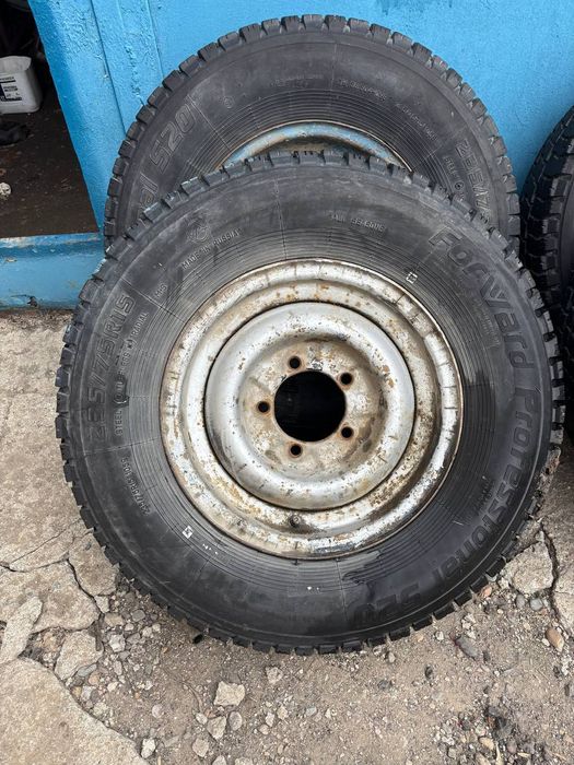 Продам шины на уаз