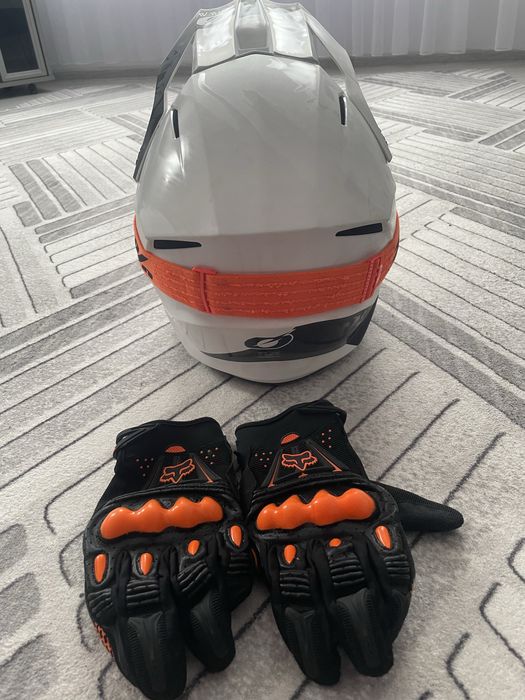 Каска очила ръкавици