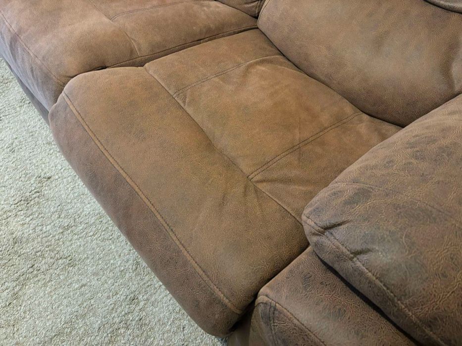 Диван с два релакса. Добро състояние. Претапициран