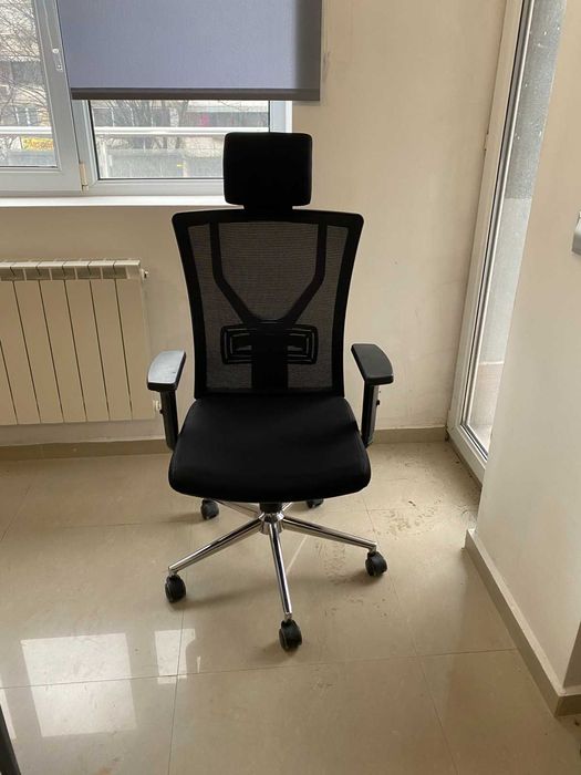 Мебели за офис - столове, секции, бюра