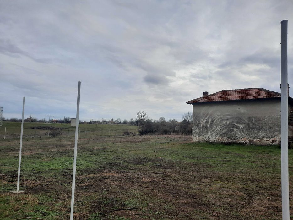 Къща в с. Гълъбинци ,Област Ямбол,двор 3000m2,ФЕЦ до 300kwp