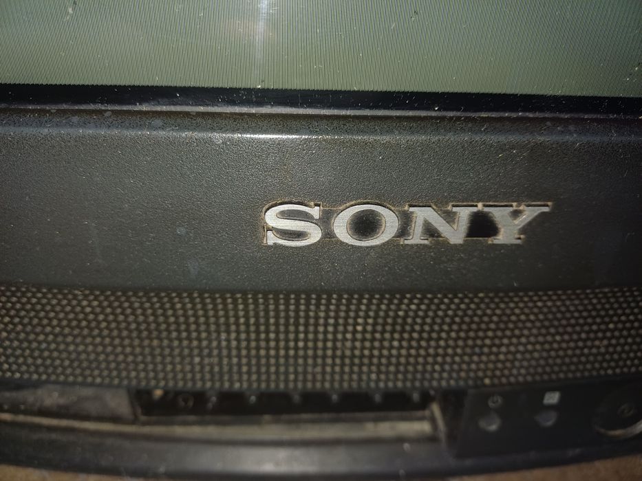 Продавам телевизор Sony trinitron