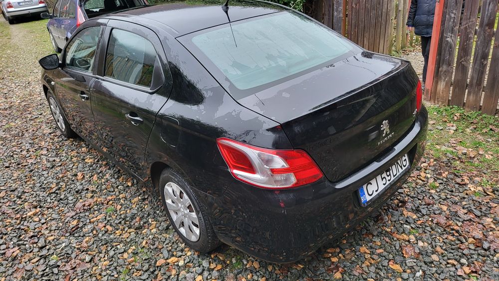 Vând Peugeot 301