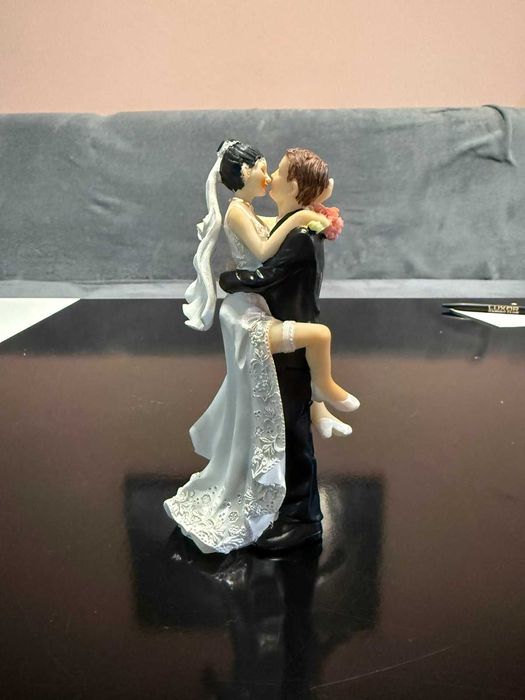 Декоративна фигурка- младоженци