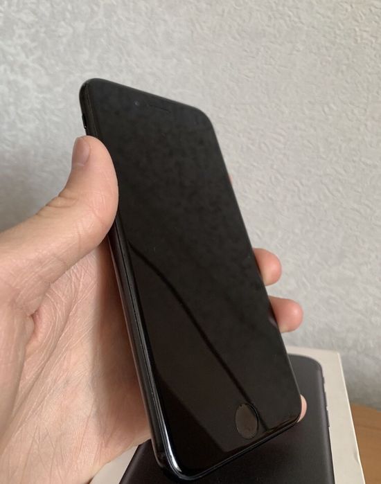 Продаю Iphone 7