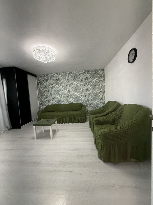 Inchiriez garsoniera park lake