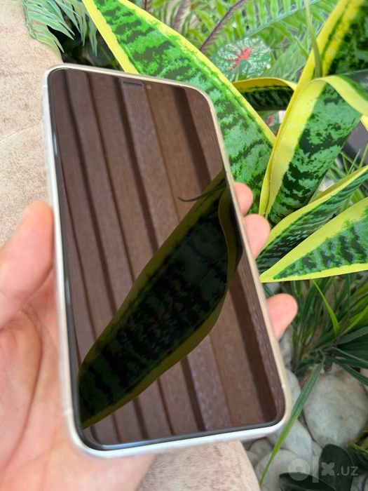 Iphone XS Max 16+ qilingan zur