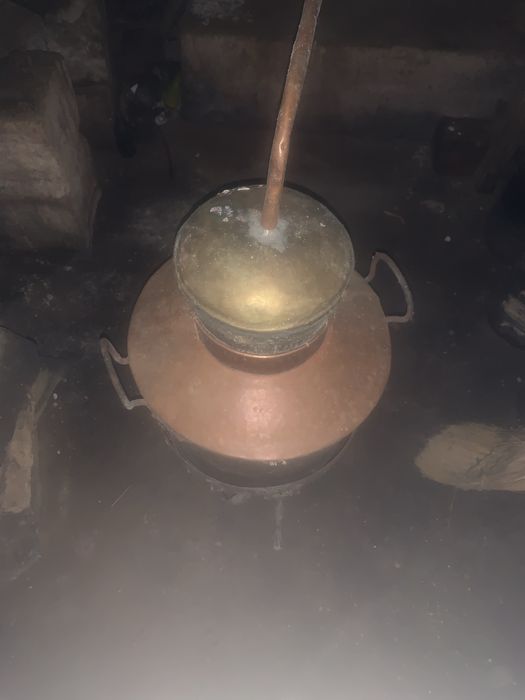 Vând cazan de rachiu din cupru .