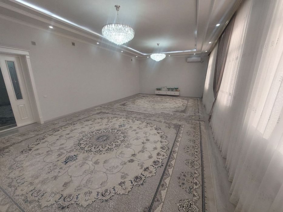 Bino sotiladi 700m² 3etaj