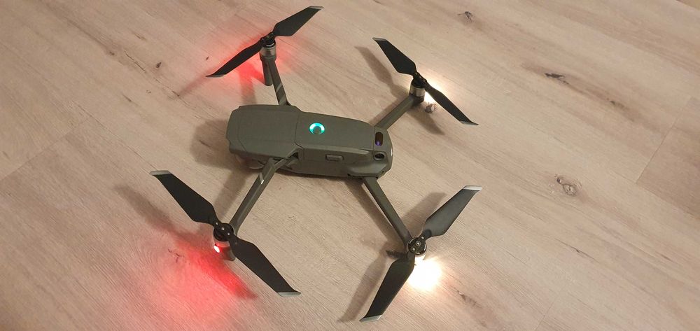 DJI Mavic 2 Pro 20MP 4K HDR + Fly More Kit, < 3H de zbor, impecabila