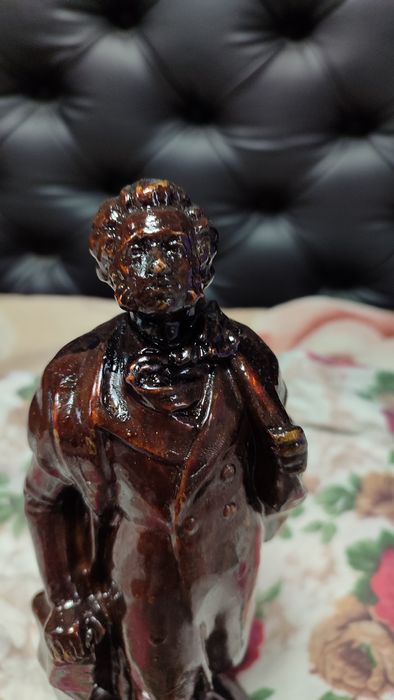 Пушкин статуэтка гипсовая продам