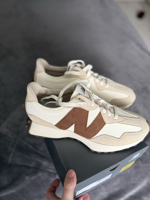New Balance 327 bej/crem cu logo maro marimea 44.5 noi originali