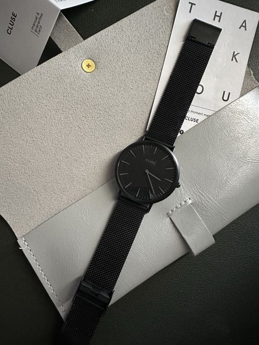 Ceas Cluse negru