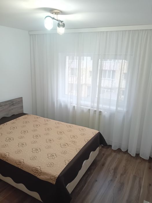 Închiriez apartament 2 camere la întrare în obcini