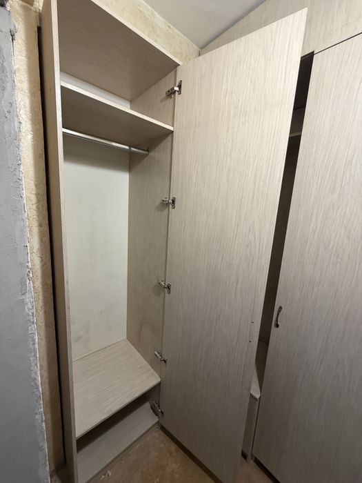 Шкаф в прихожую углавой