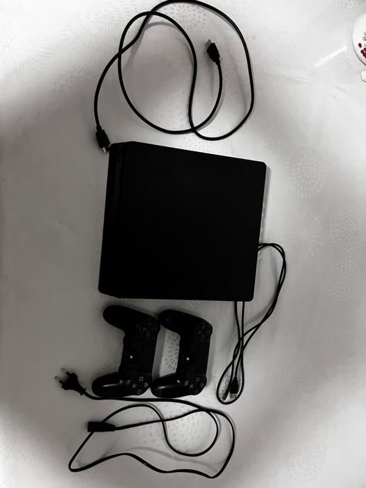 Продам Play station 4slim
