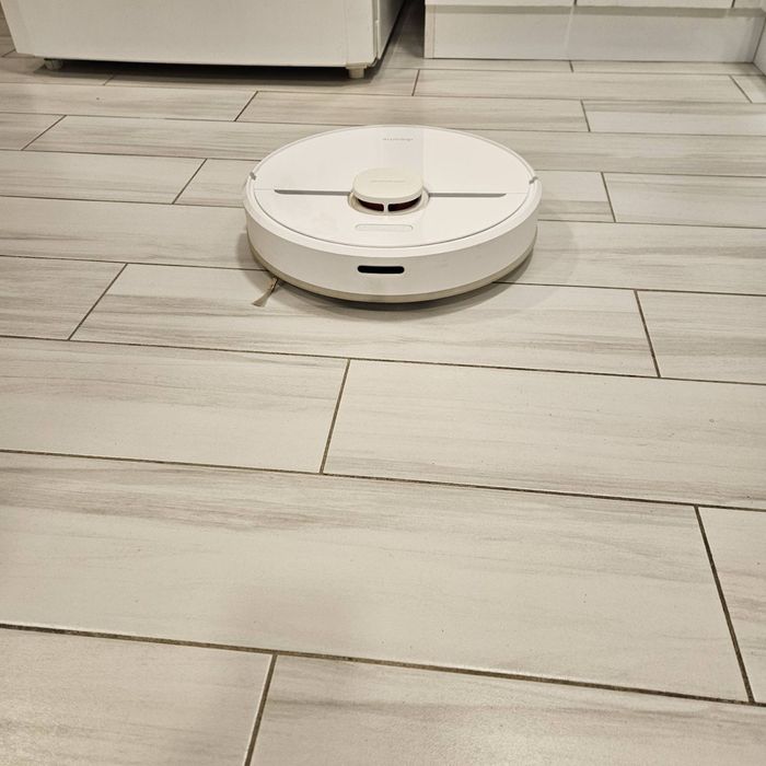 Робот прахосмукачка и моп