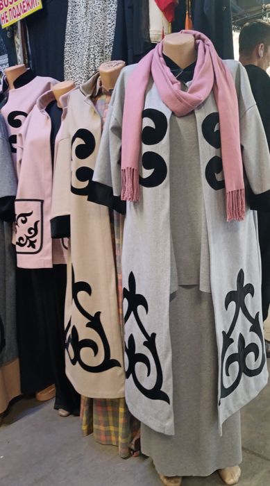 Өте әдемі  шапан