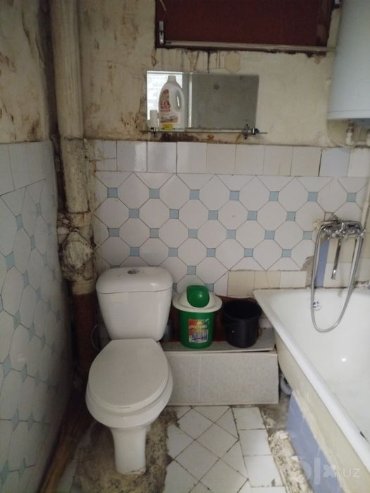 Продаю квартиру на спутнике 1,этаж1 чистая уютная рядом  остановка