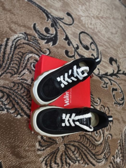 Кросовки  женские новые