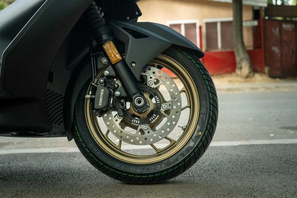 Scuter ABS + TCS Zontes D125, 15 CP cel mai puternic, Rate ! Permis B.