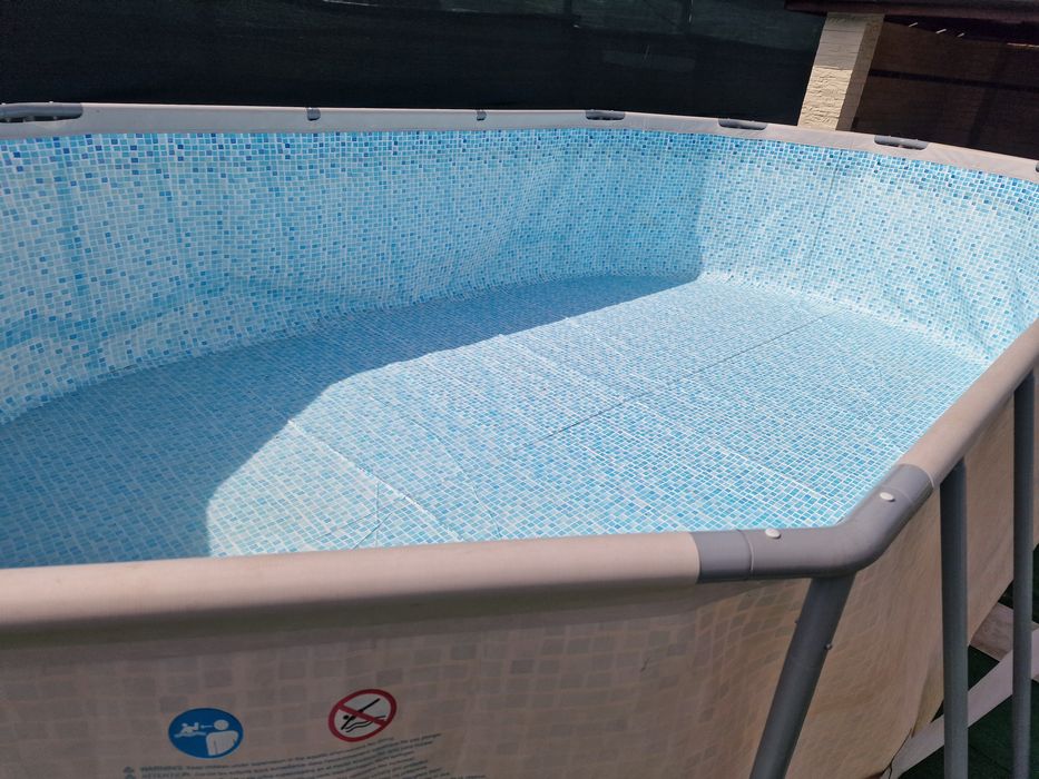 Vând piscina cadru metalic cu pompa pt încălzirea apei , lungime 610m și lățime 3,75 m