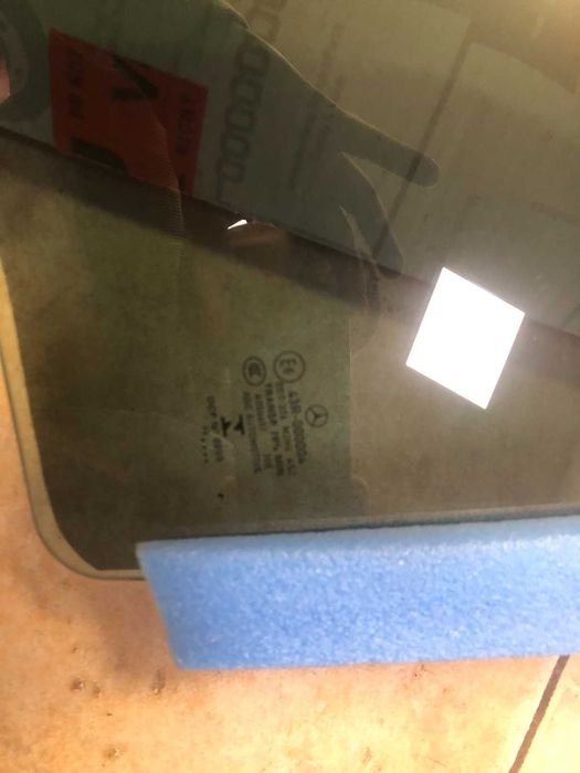 Mercedes C-class W205 стъкло задна врата ляво