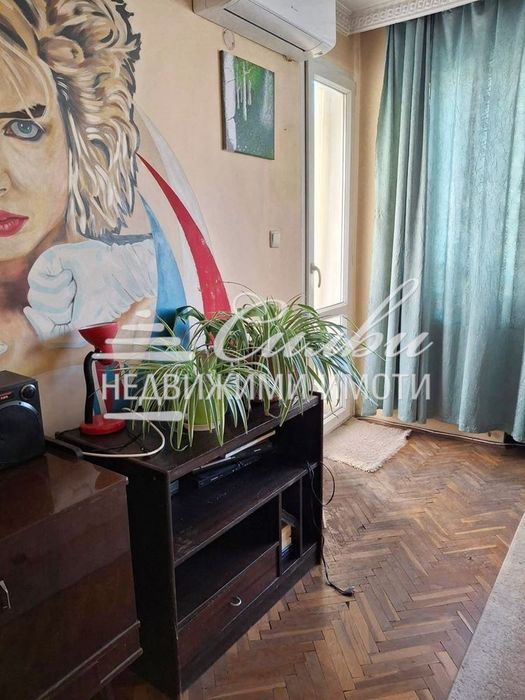 Тристаен ТУХЛЕН апартамент на предпочитан ТРЕТИ ЕТАЖ – кв. Център