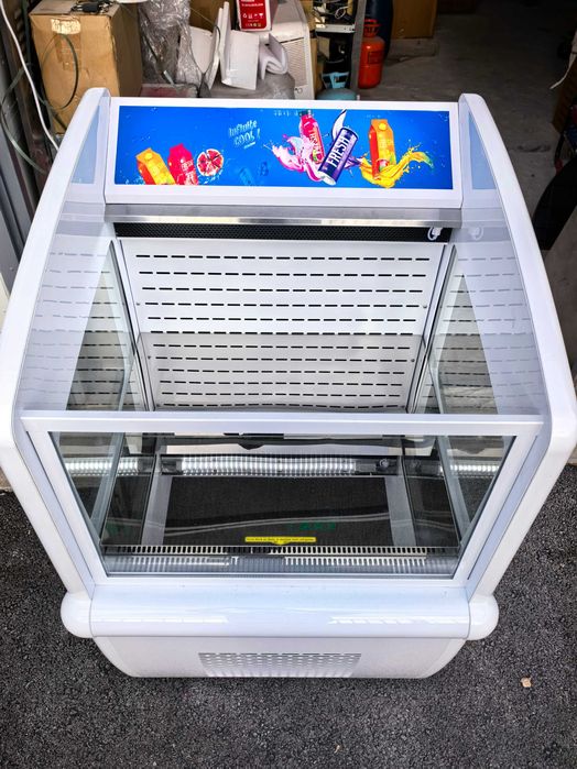 Хладилна витрина 90литра, CF-90