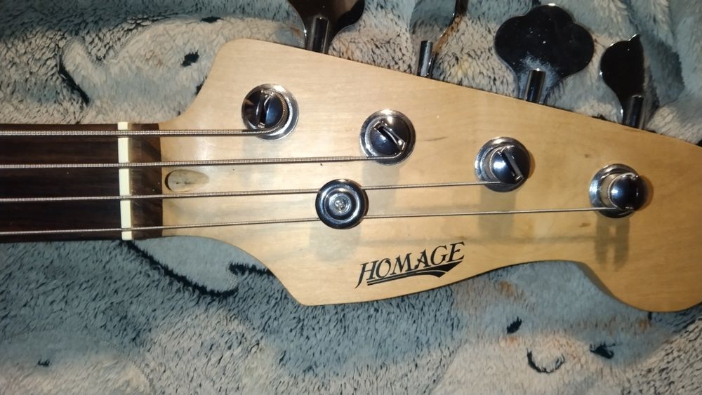 Бас гитара homage