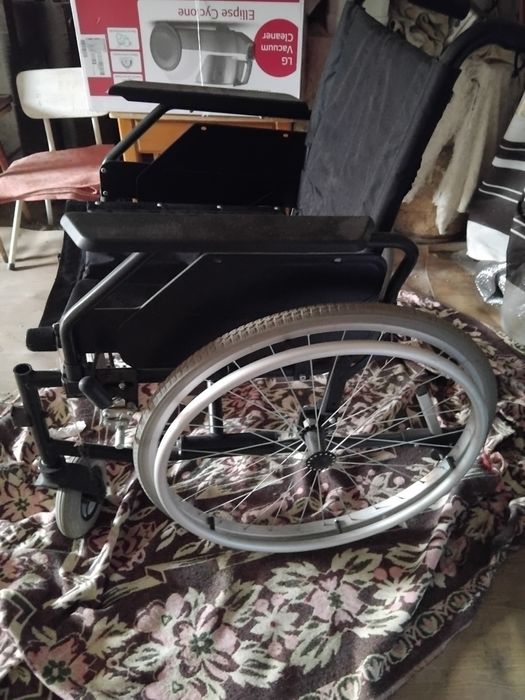 Продам инвалидную коляску