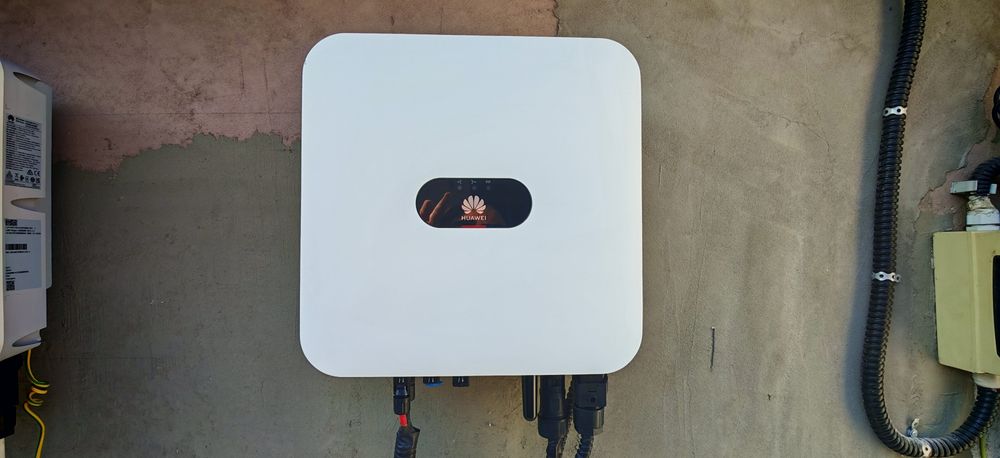 Se vând 2 INVERTOARE 3 KW Huawei