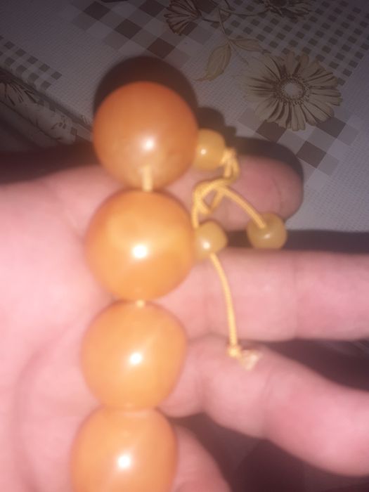 Стара броеница жълт