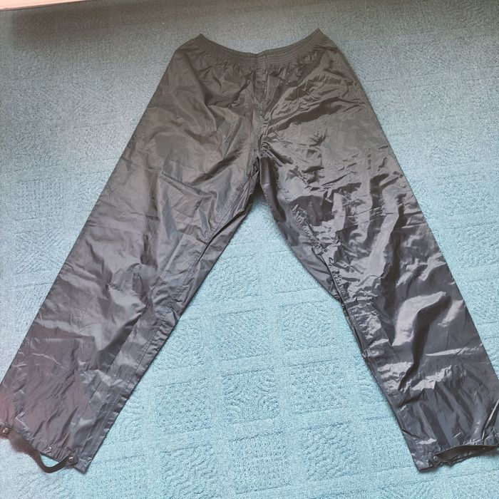 Pantaloni impermeabili mărime L