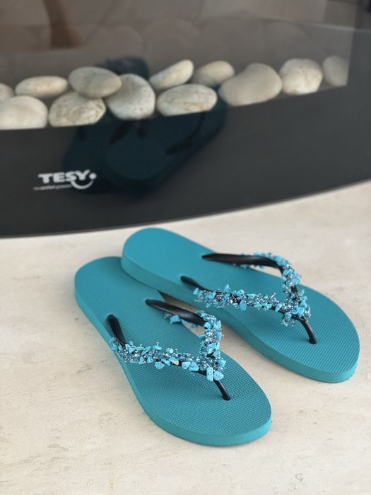 Чисто нови джапанки с камъчета